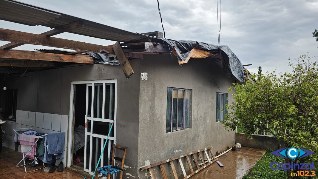 VÍDEO: Temporais atingem até 17 famílias em Capinzal; moradores se preocupam com novas chuvas e recebem orientação sobre reparos nos telhados