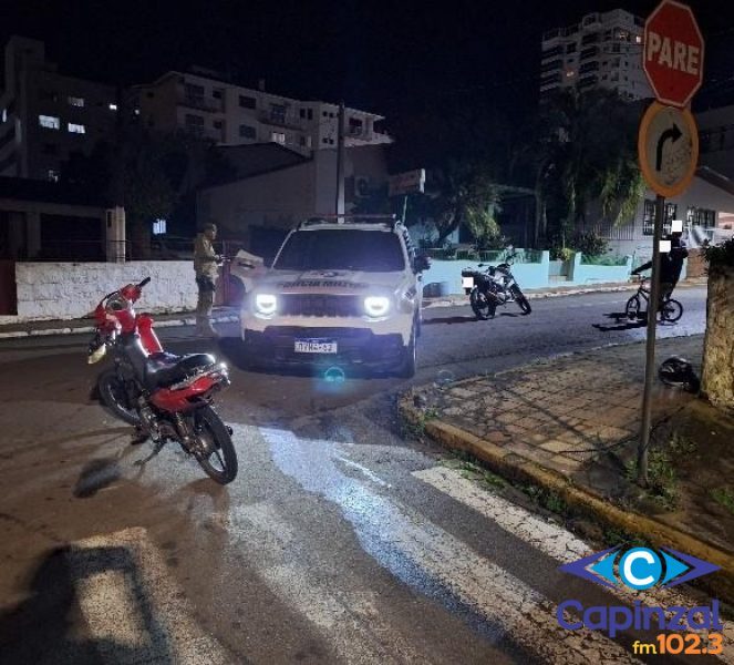 Adolescente é apreendido após fugir da PM e colidir motocicleta em Campos Novos