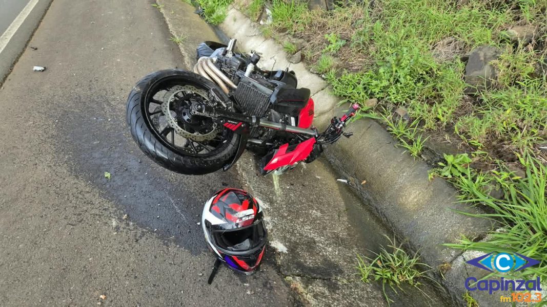 Motociclista fica gravemente ferido após colisão com caminhão no Contorno Viário Capinzal