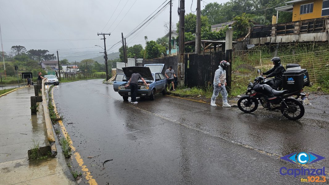 Princípio de incêndio em veículo é registrado na Vila 7 de Julho, em Capinzal