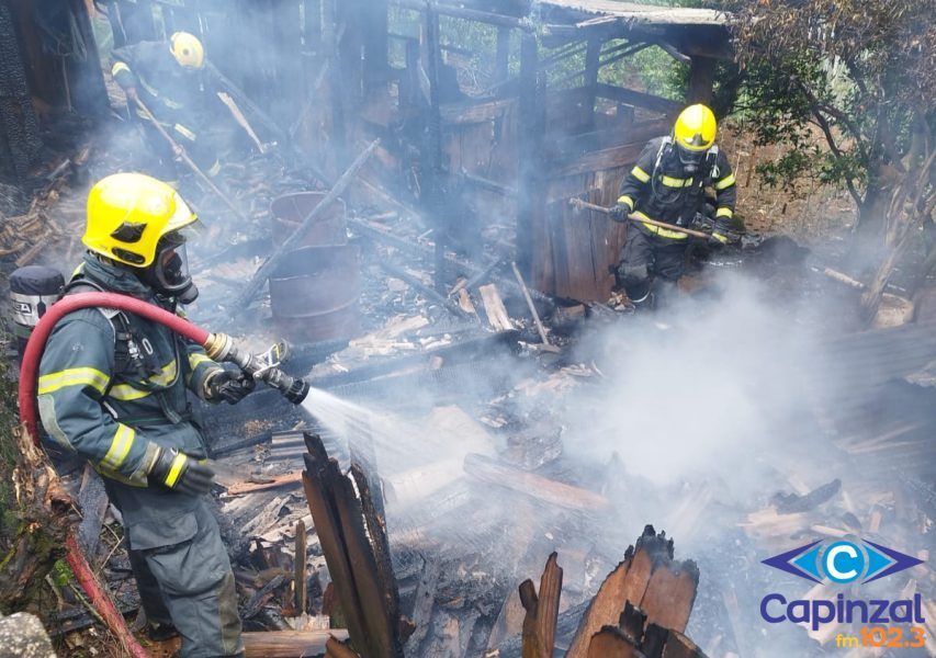 Incêndio destrói galinheiro no interior de Campos Novos
