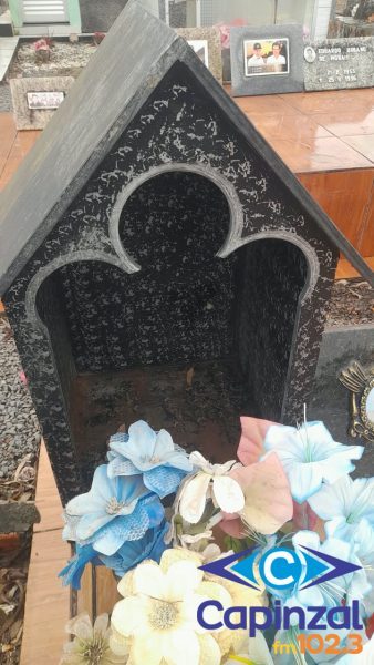 Capelinha de cemitério é arrombada e imagem de Nossa Senhora Aparecida é furtada em Capinzal