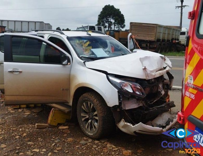 Colisão traseira entre caminhonete e caminhão deixa homem ferido na BR-470, em Campos Novos