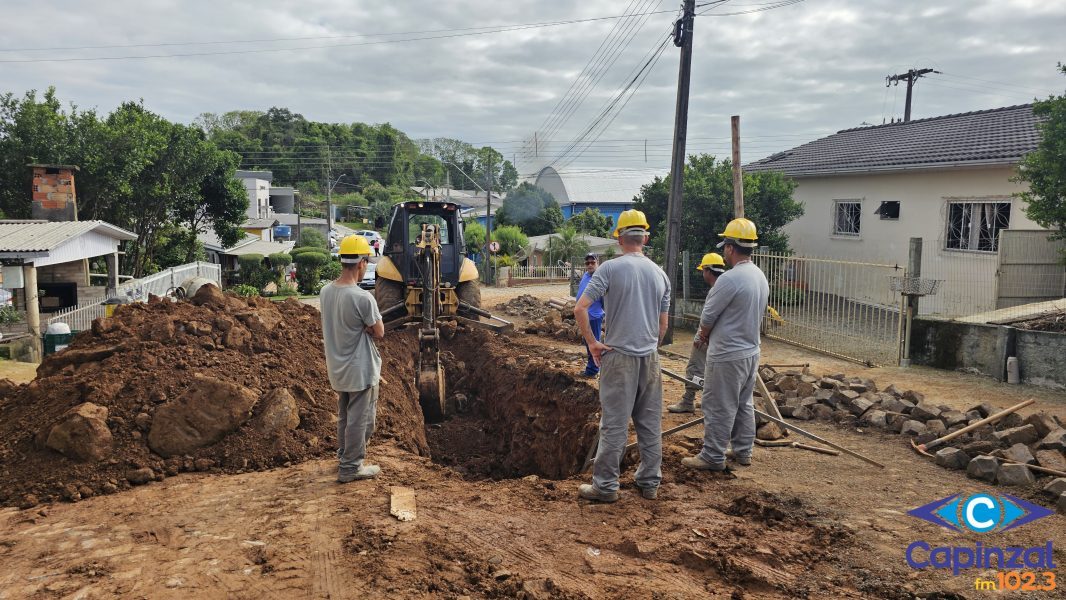Prefeitura acompanha obras da rede de esgoto e pede compreensão dos moradores de Capinzal