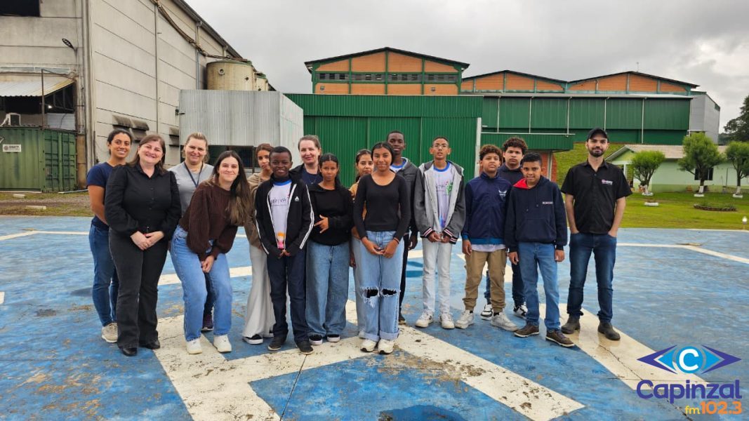 Alunos dos programas Conviva Urbano e Rural visitam a Gratt Indústria e Tecnologia Ambiental