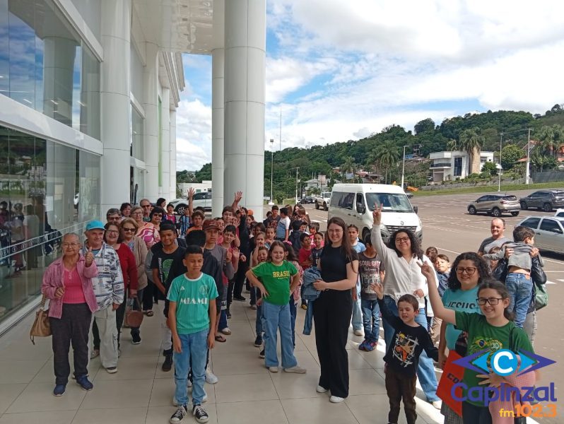 Zortéa: Grupos de convivência do CRAS participam de passeio ao cinema em Joaçaba