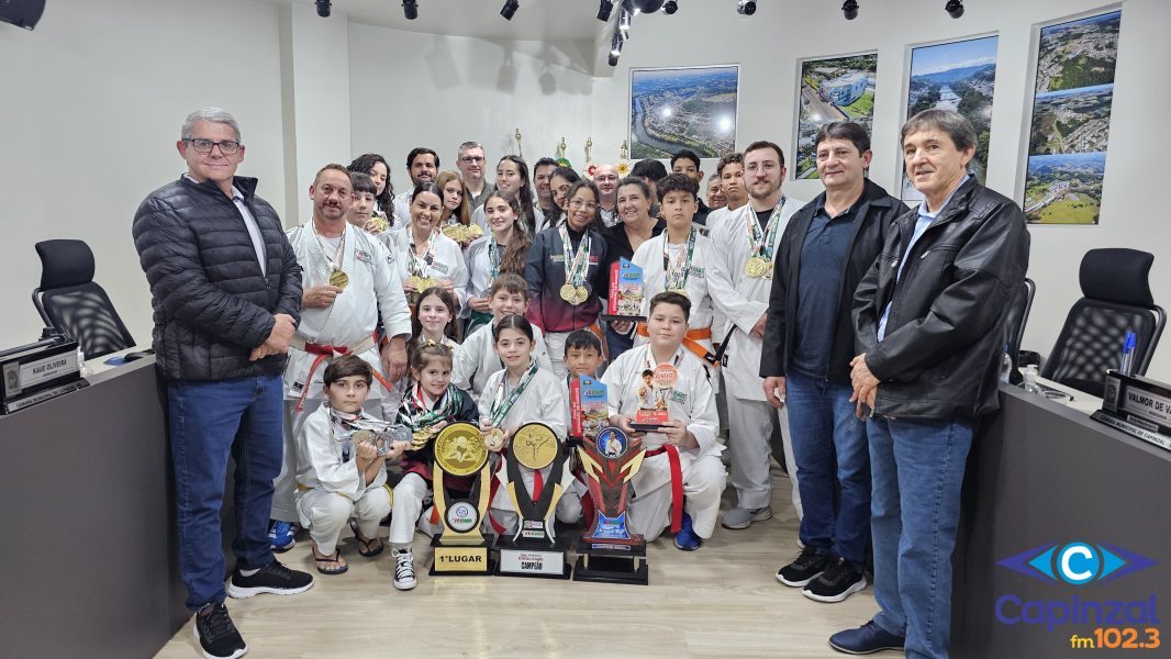 Equipe de karatê visita a Câmara de Capinzal, celebra conquistas estaduais e se prepara para o Mundial na Argentina