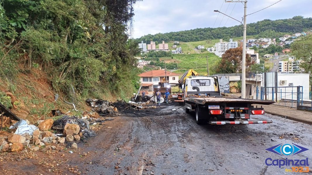 Trânsito segue interditado após acidente com morte na serra em Capinzal