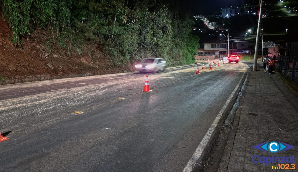 Trânsito na Serra de Capinzal é liberado após limpeza da pista