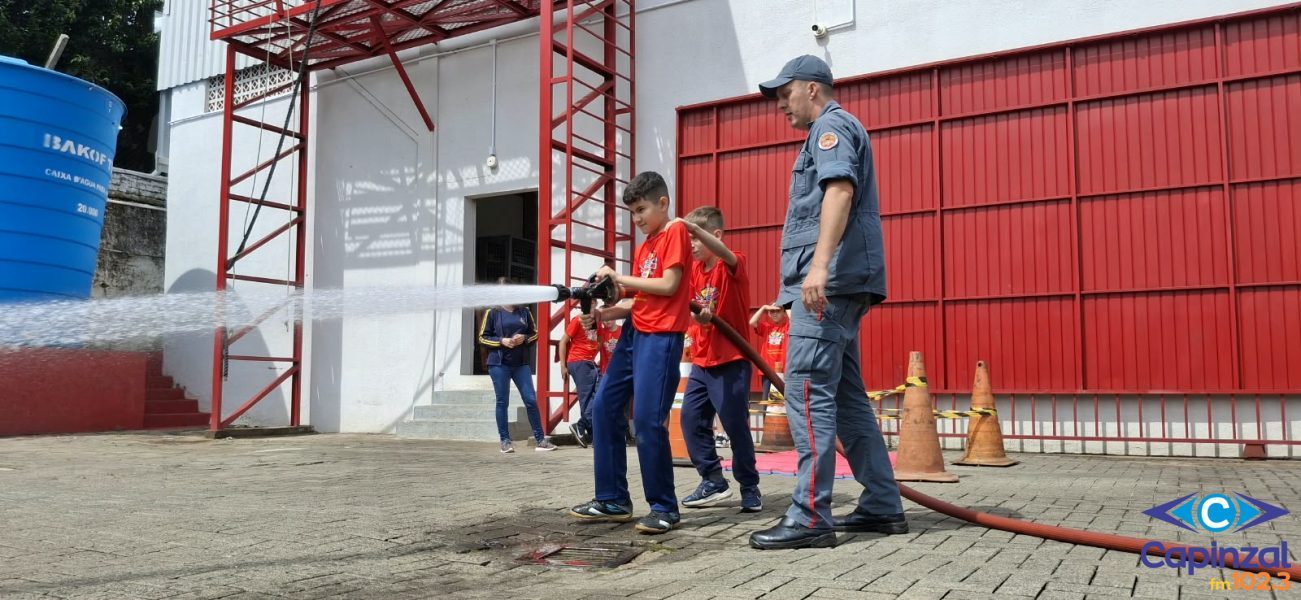 Programa Bombeiro Mirim leva orientações sobre prevenção e segurança a crianças de Capinzal, Ouro e Zortéa