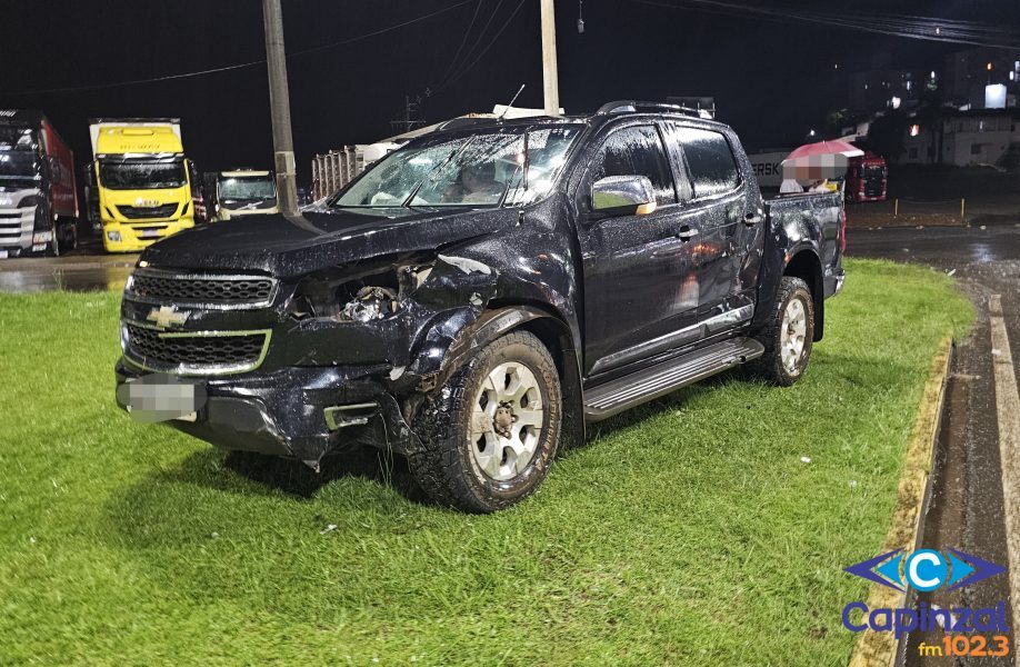 Colisão entre carro e caminhonete é registrada em frente à MBRF, em Capinzal