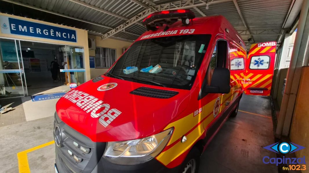 Mulher é socorrida após pneu de motoneta estourar e provocar queda em Capinzal